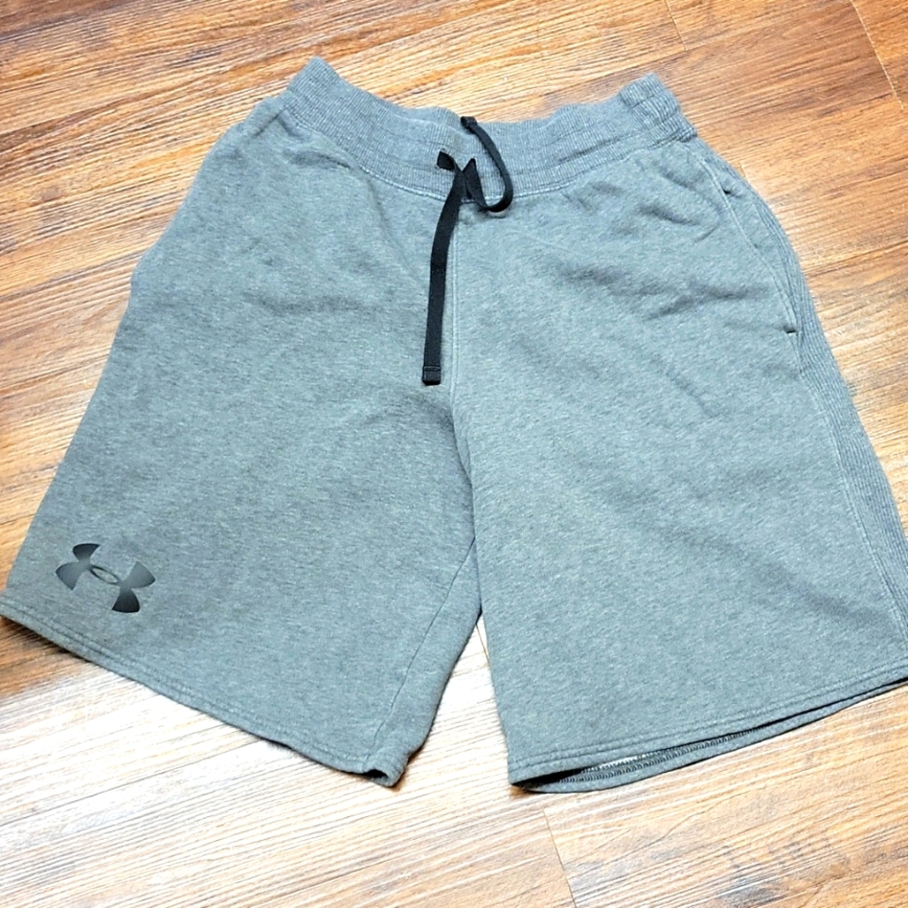 Under Armor men small shorts